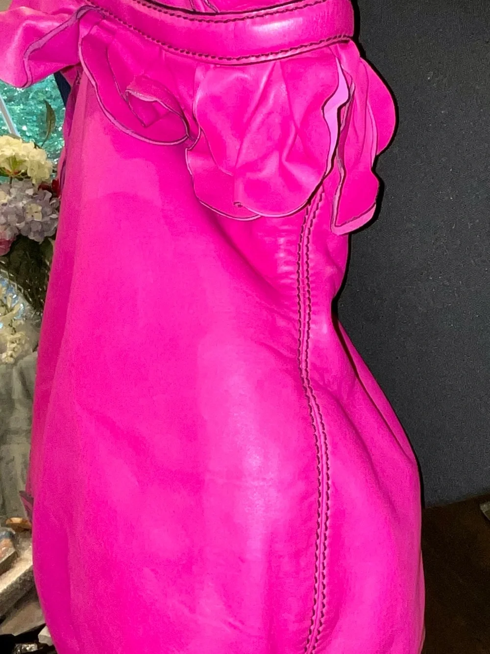XL Preowned Valentino Garavani Fuscia Hobo Bag
